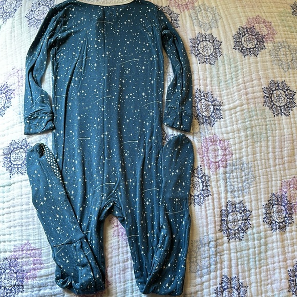 Kickee pants footie pjs with hand covers! Size 4T - Picture 5 of 5